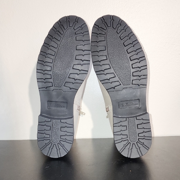 Caching Block Heel Chelsea Bootie - Picture 9 of 9